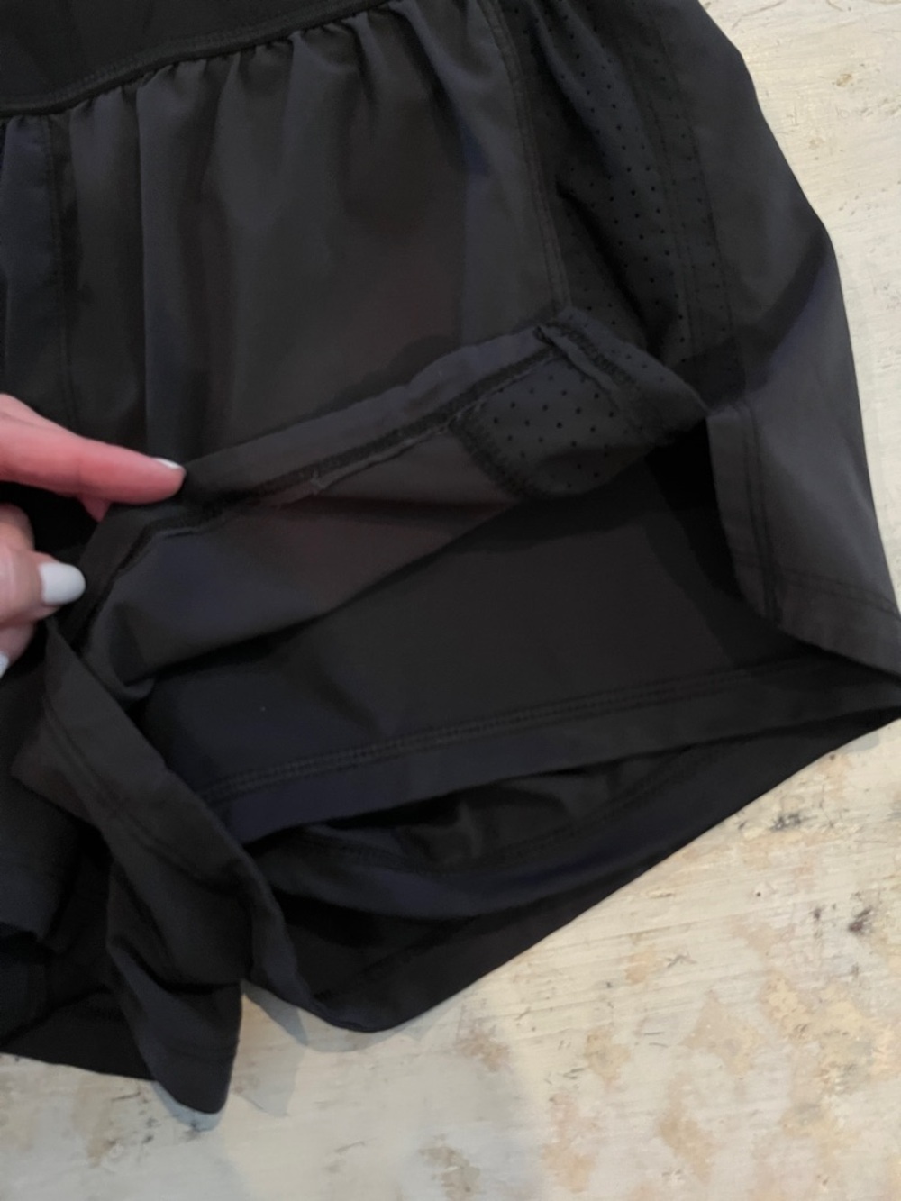 ALALA Court Short in Black | size Small - Picture 3 of 9